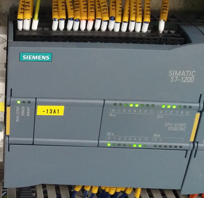 Rys. 1) Sterownik Siemens SIMATIC S7-1200F.